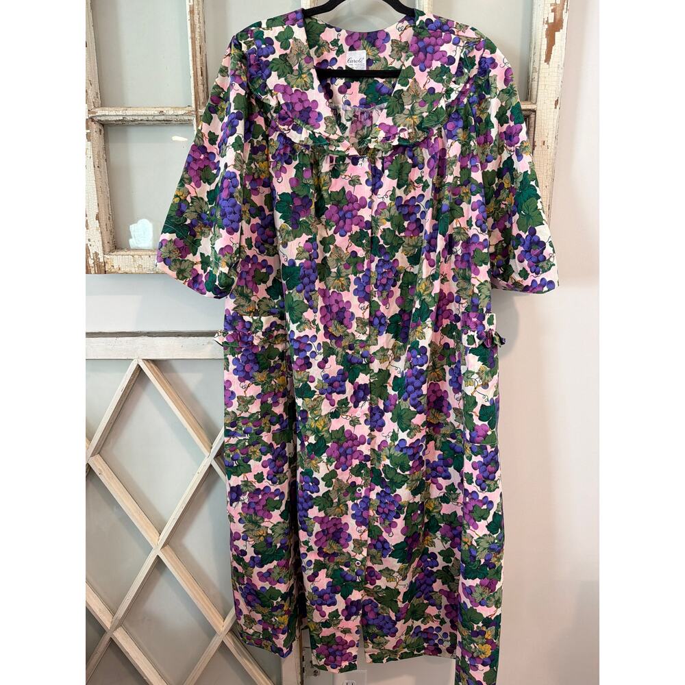Carole size XXXL vintage housecoat robe purple green grapes